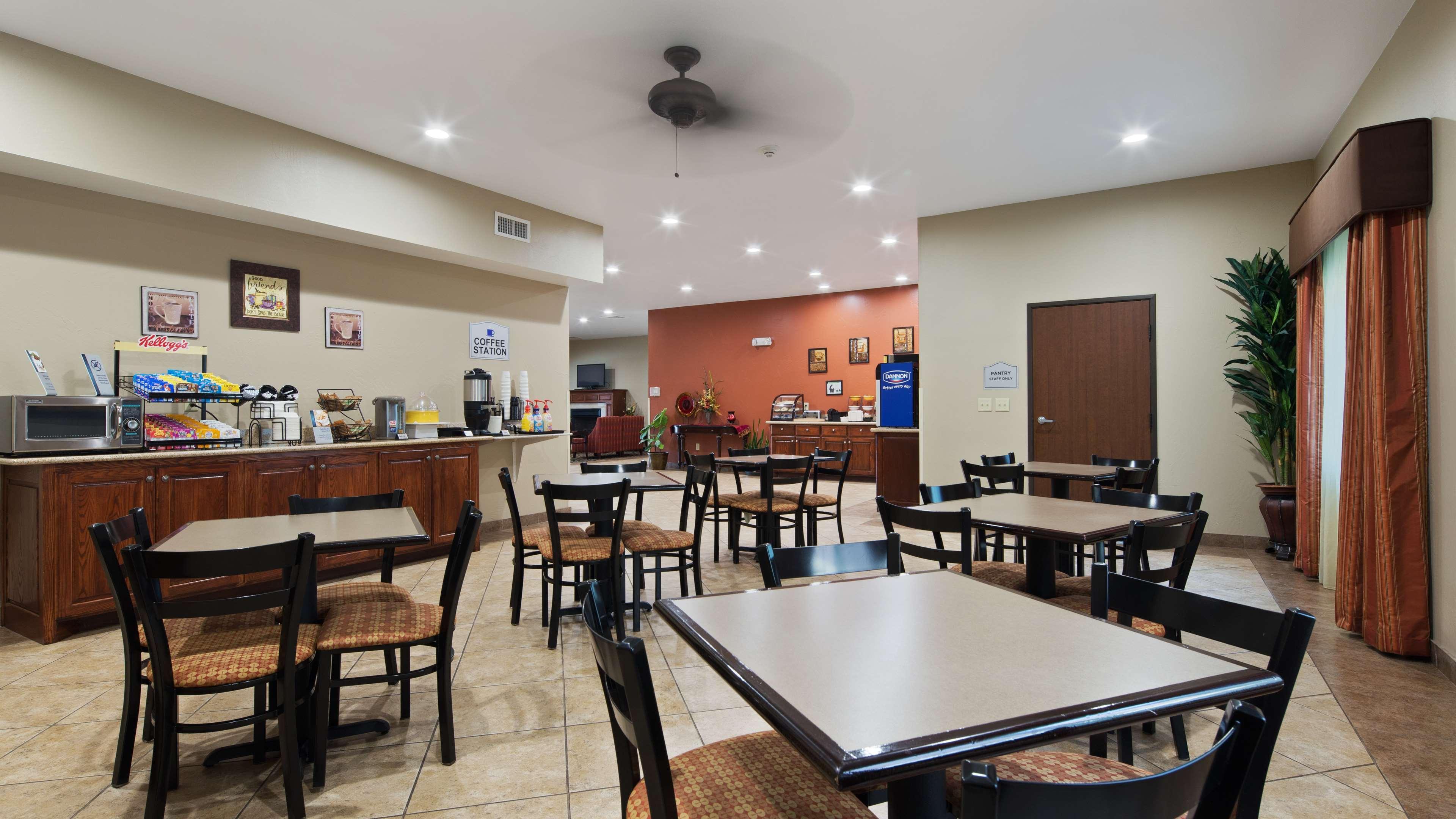 Best Western Oasis Inn Canadian Bagian luar foto