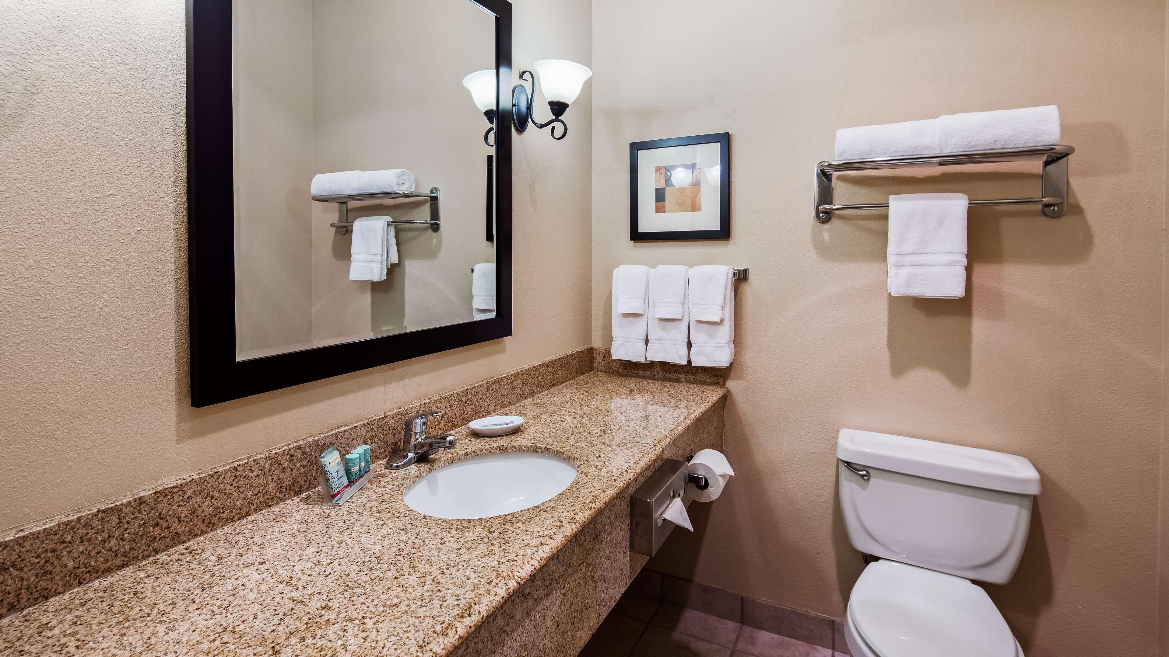 Best Western Oasis Inn Canadian Bagian luar foto