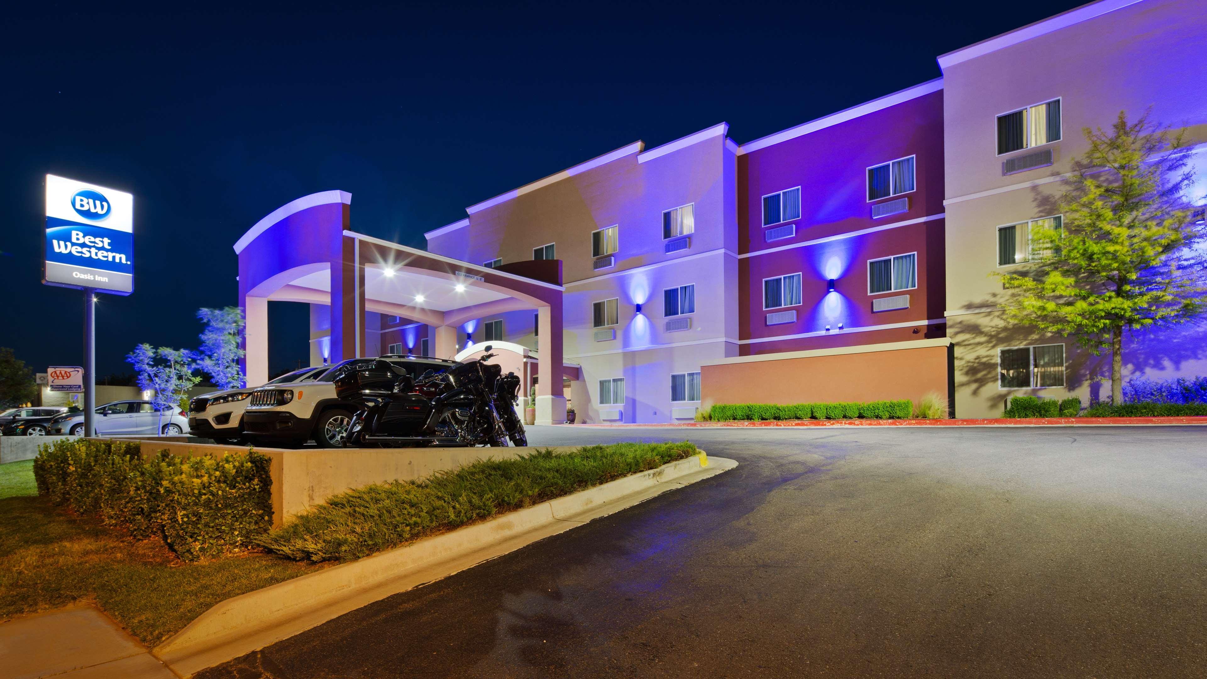 Best Western Oasis Inn Canadian Bagian luar foto