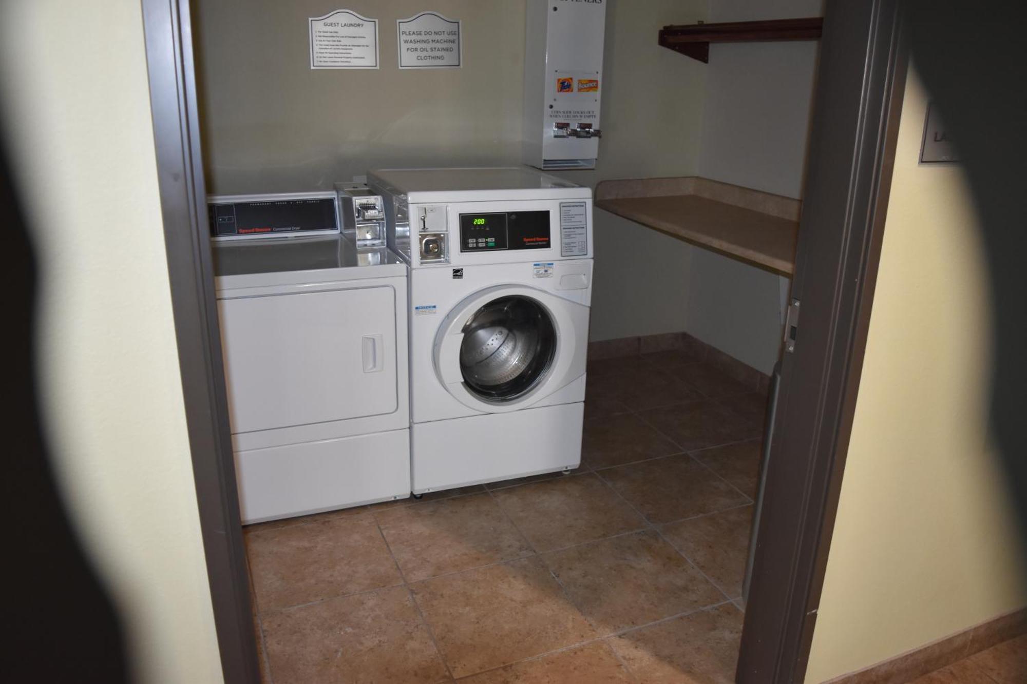 Best Western Oasis Inn Canadian Bagian luar foto