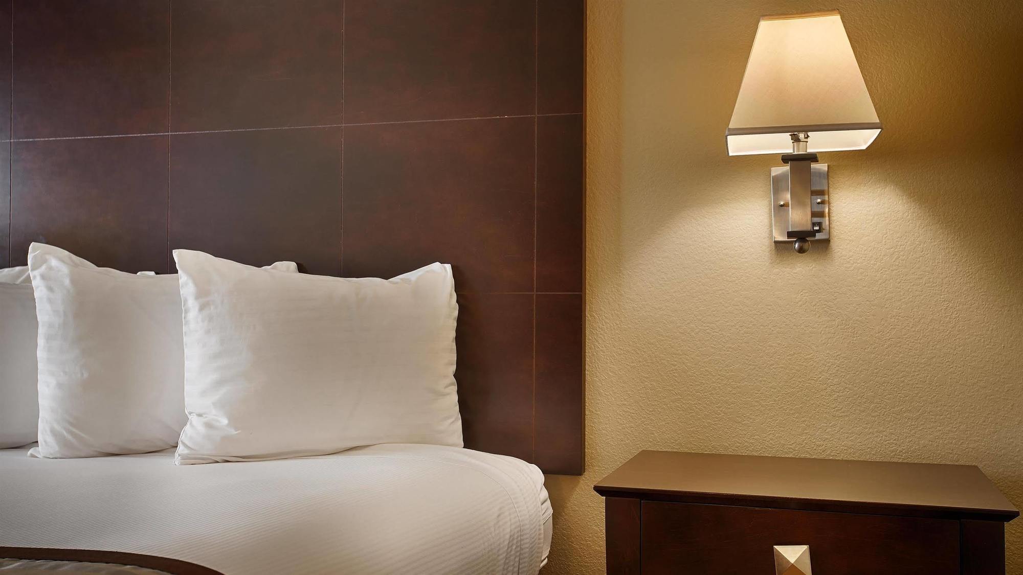 Best Western Oasis Inn Canadian Bagian luar foto